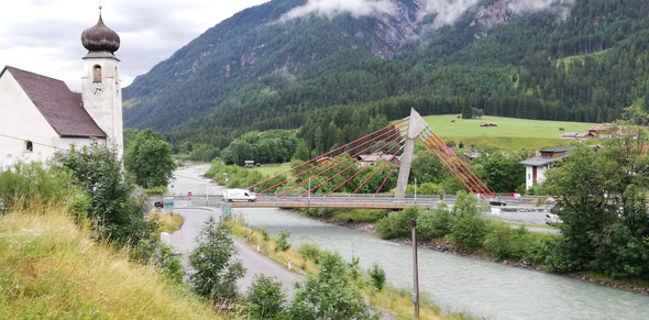 60 Bach Kirche und Br__cke.jpg