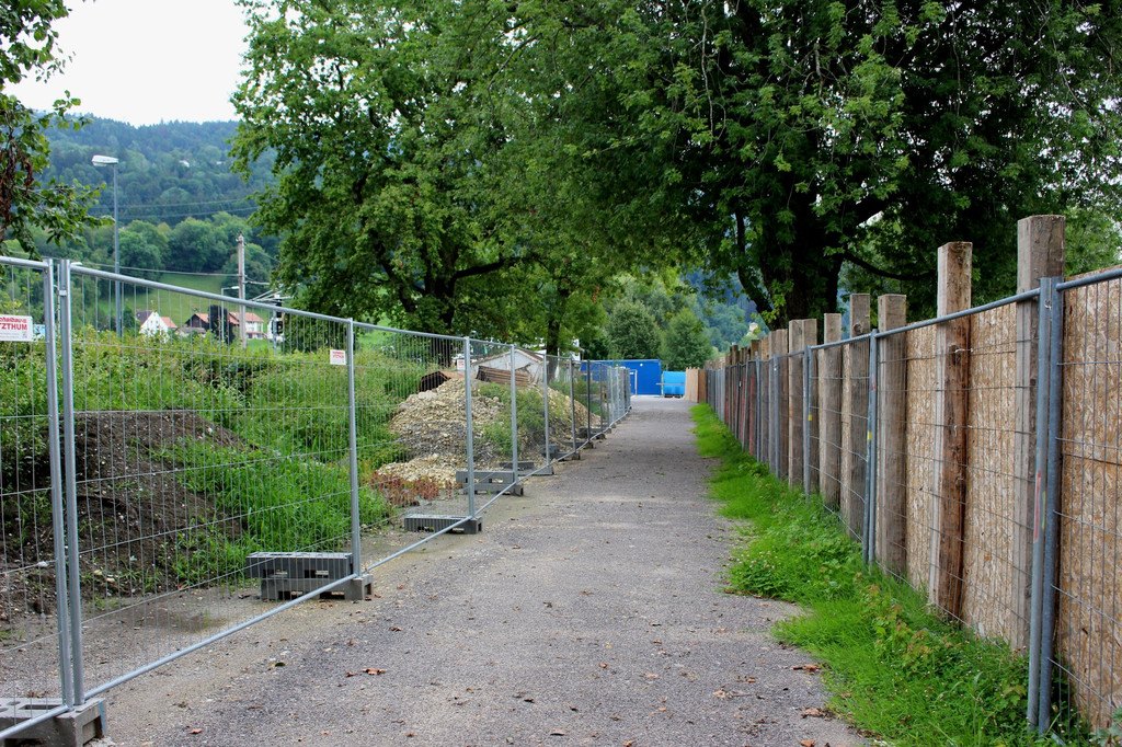 E Br__ckenbautewn Baustra__e Hochwasserschutz am See C Umleitung Weg _4_.JPG