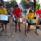 Voller Schlossplatz beim Konzert der La Gomera Streetband