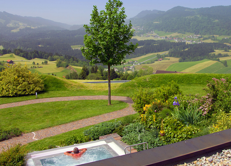 Wellnesshotel Linde Whirpool Sommer_960x690.jpg