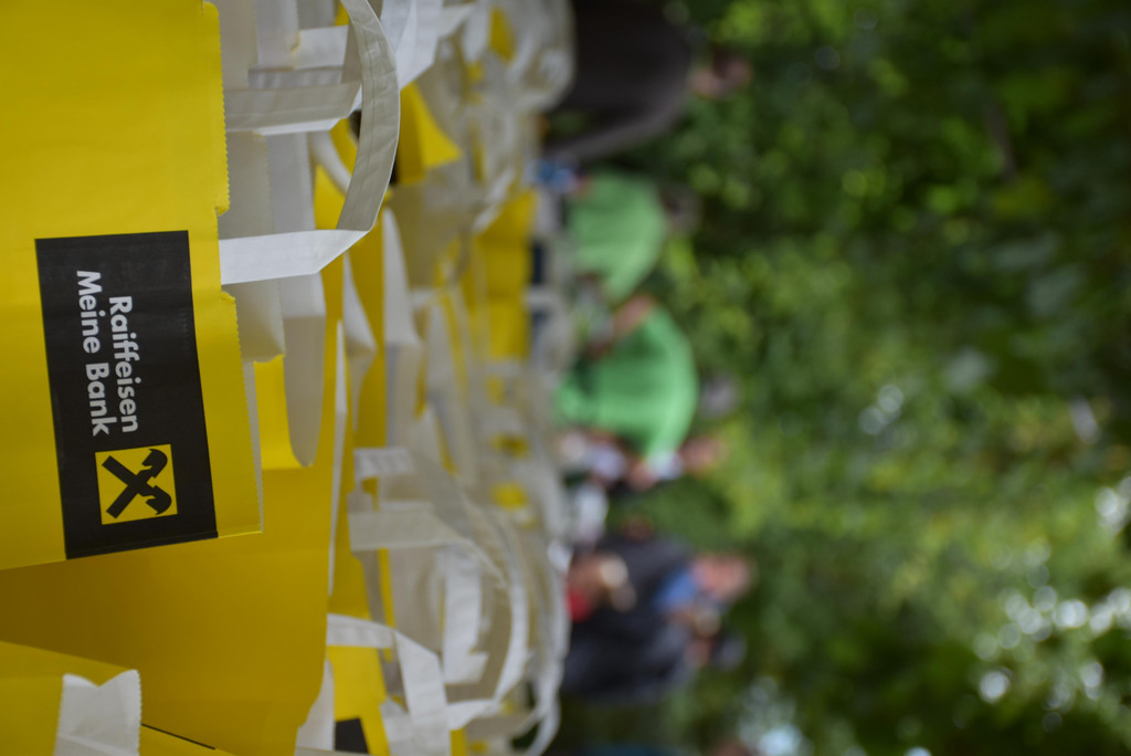 Sponsoring durch lokale Wirtschaftstreibende.JPG