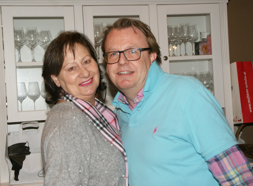 Barbara und Andi von der Vinothek Hill.JPG
