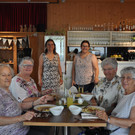 Eine kleine Runde beim ersten Mittagessen im bugo mit den MOHI-Betreuerinnen Sigrid Terzer und Hedi Frainer.JPG