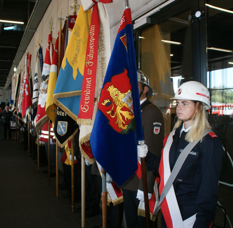 Die Fahnenabordnungen.JPG