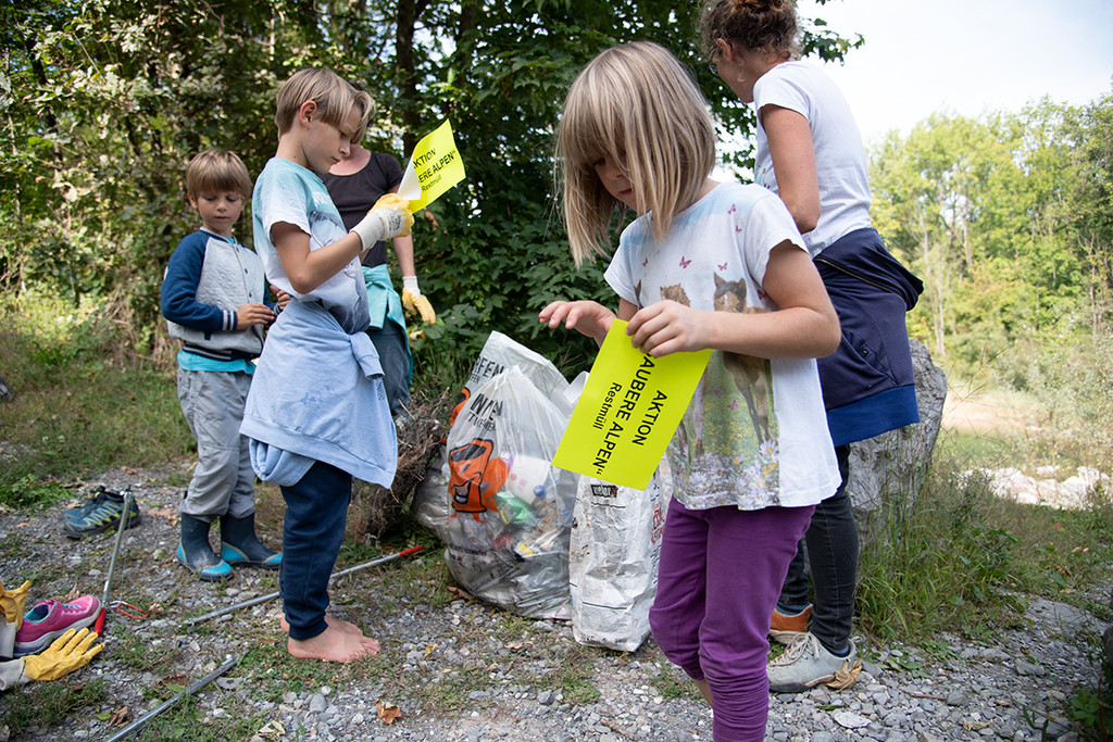 River Clean Up6_Martin Vogel.jpg