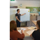 Smile Akademie Luca an Tafel.gif