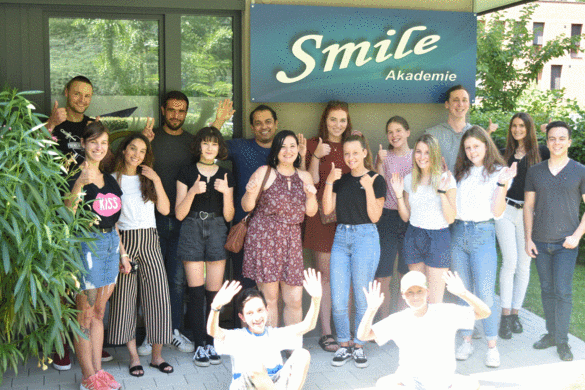 Smile Akademie Gruppenfoto.gif