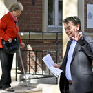 Werner Kogler gibt seine Stimme ab