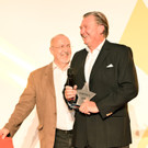 Wiener Sportstars 2019_2282_Sportler des Jahres_Peter STRAKA f__r Sepp STRAKA mit Walter Ottmann_WKW __c_stadtwienmarketing_.JPG