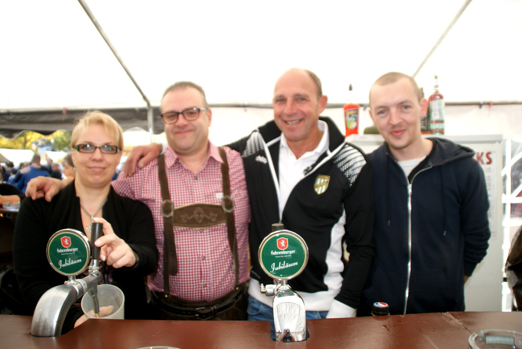 Die Crew des Harlekin Pub.JPG