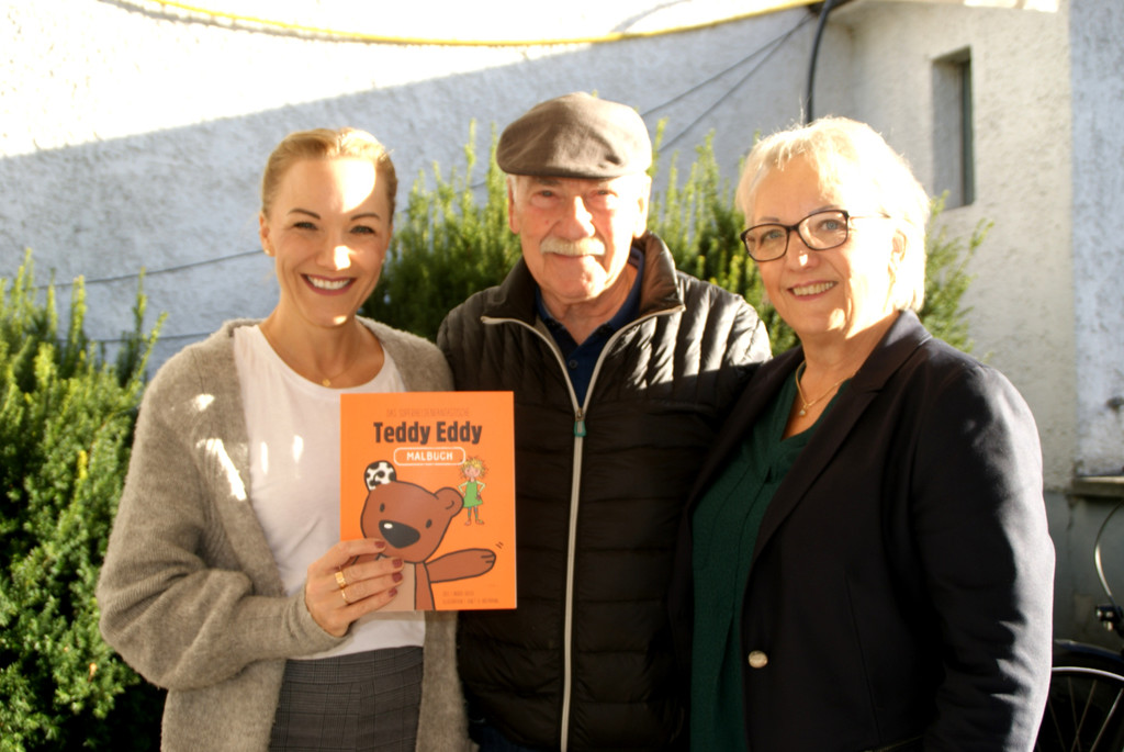 Ingrid Hofer mit Otto und Vreni Hofer.JPG