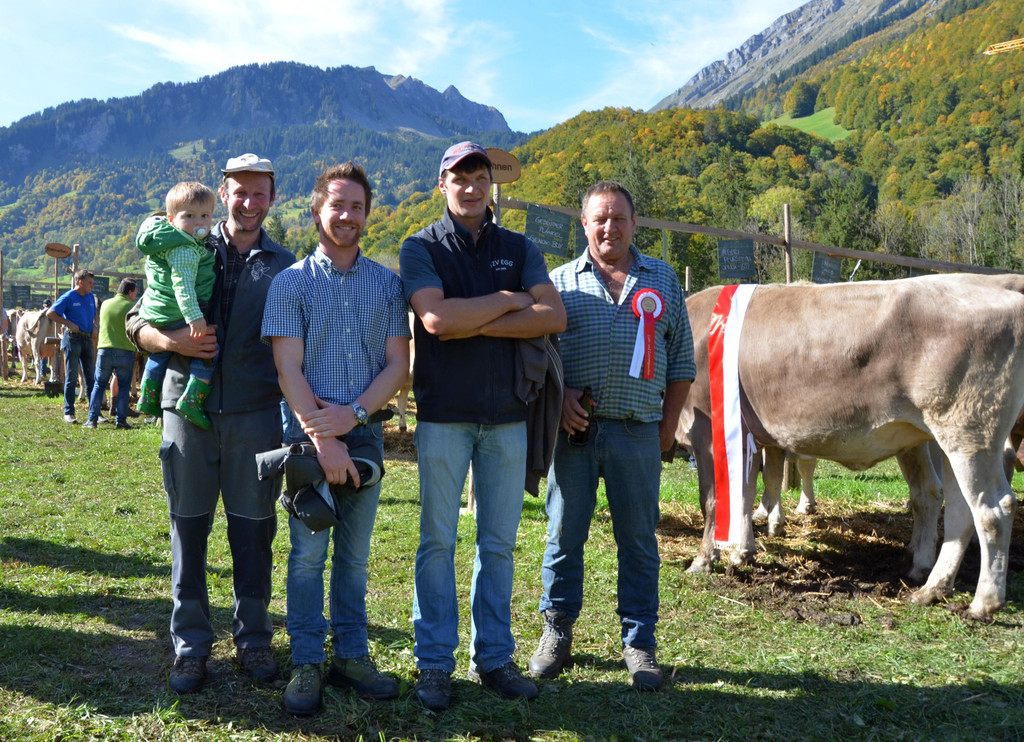 Peter Wittwer mit Pius_ Preisrichter Marco Burtscher und Christoph Schneider_ Gotthard Plankel Z__chterurgestein _er hat die.jpg