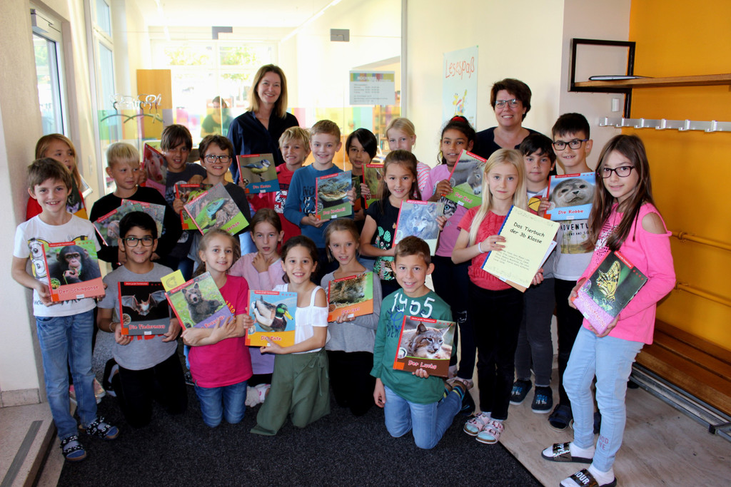 B__cherei Projekt TIERBUCH Volksschule 3b 17-10-2019 _1_.JPG