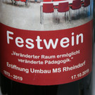 Zum Umtrunk gabs den Festwein.JPG