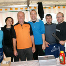 Die Arbeitscrew im Zelt.JPG