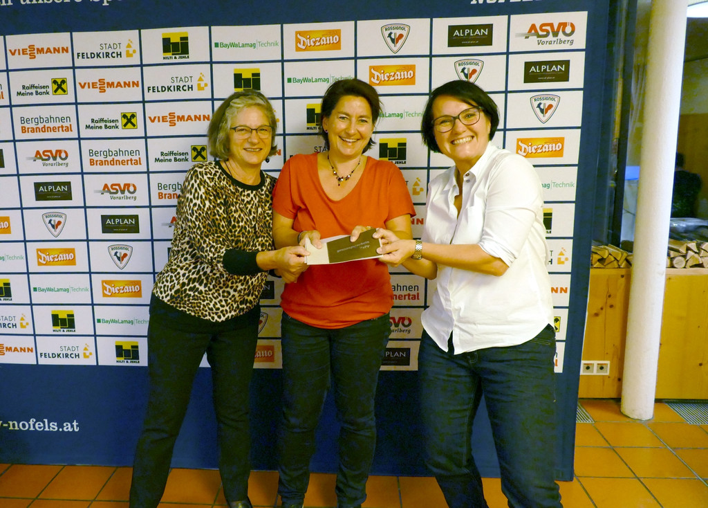WSV JHV 2019 Sieger Preisjassen Wilma Bergauer und Christiane Enzenhofer.jpg