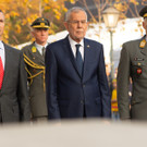 Kranzniederlegung BP Van der Bellen _63 von 61_.jpg