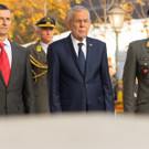 Kranzniederlegung BP Van der Bellen _64 von 61_.jpg