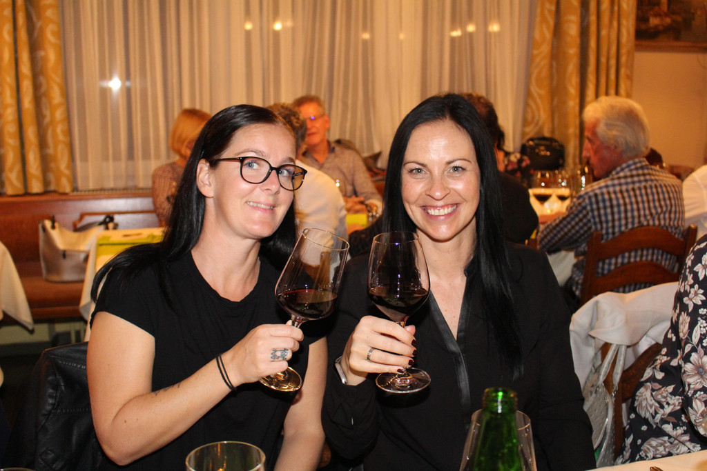 IMG_4310 Mirjam und Carmen.JPG