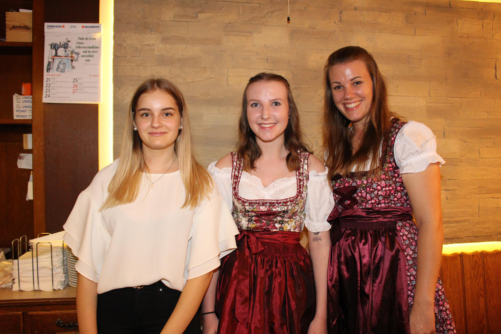 IMG_4331 Elisabeth Michelle und Maria.JPG