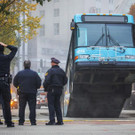 USA: Bus rutscht in Erdfall