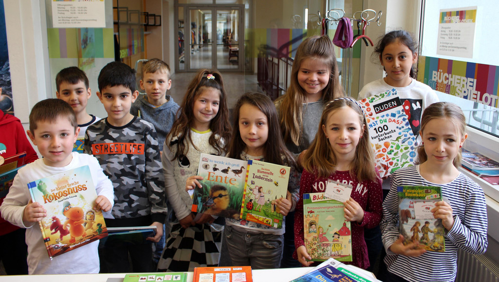 Lochau VOL B__cherei BESUCHER Volksschule SYMBOLFOTOS November 2019 _1_.JPG