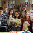 Lochau VOL B__cherei BESUCHER Volksschule SYMBOLFOTOS November 2019 _1_.JPG