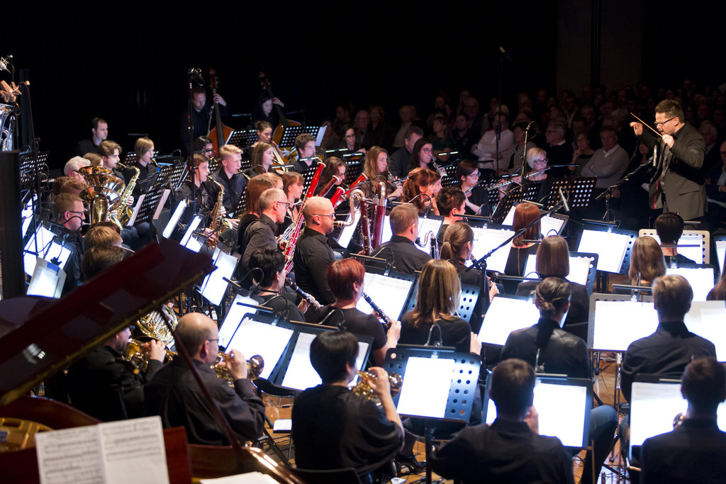 C__cilienkonzert mit ihrem Kapellmeister Mathias Schmidt.jpg