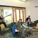 Adventkranzbinden MISSIONSKREIS der Pfarre 25-11-2018 _5_.JPG