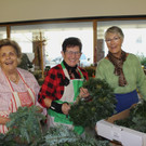 Adventkranzbinden MISSIONSKREIS der Pfarre 25-11-2018 _4_.JPG