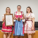 Preistr__gerinnen_Schule.jpg