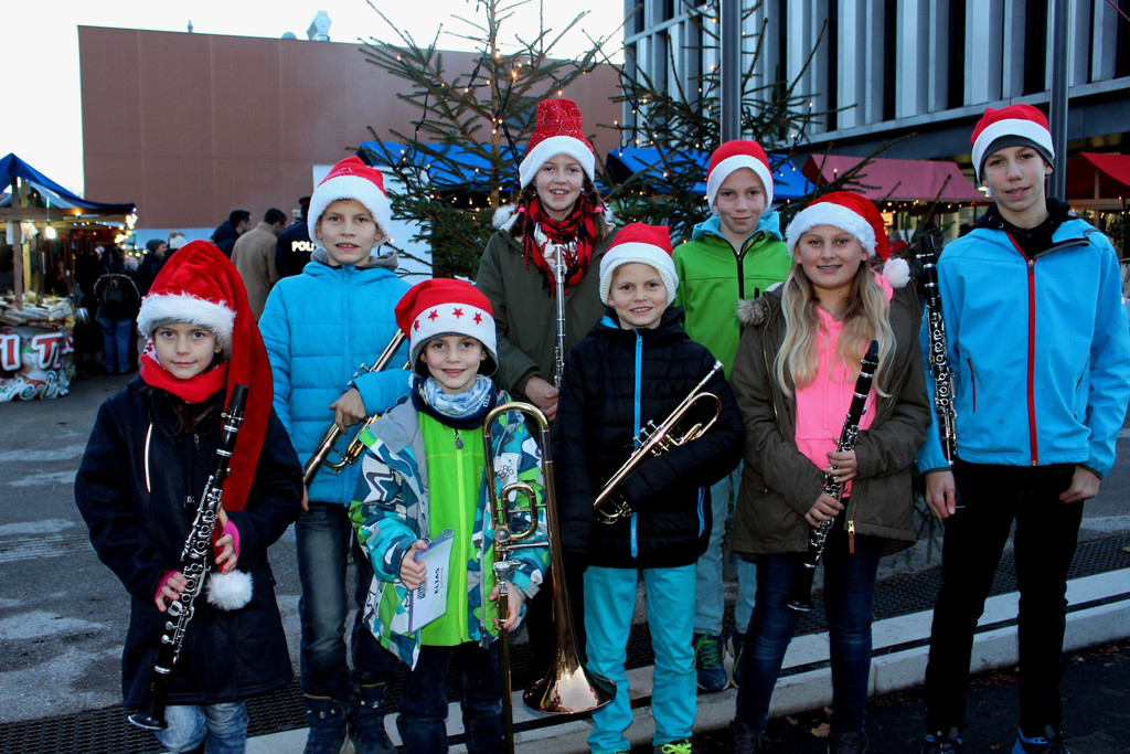 Adventzauber ILLUMINIERUNG mit Weihnachtsmarkt TERMIN 30-11-2019 _1_.JPG