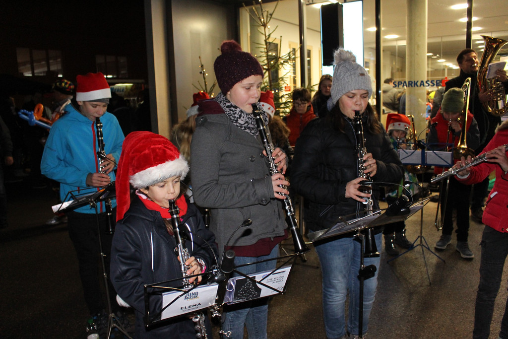 Adventzauber ILLUMINIERUNG mit Weihnachtsmarkt TERMIN 30-11-2019 _5_.JPG