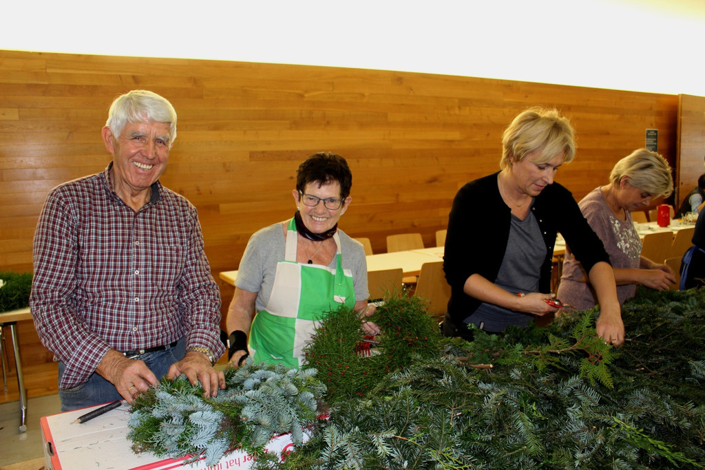 Adventkranzwoche Missionskreis B Arbeit 26-11-2019 _14_.JPG