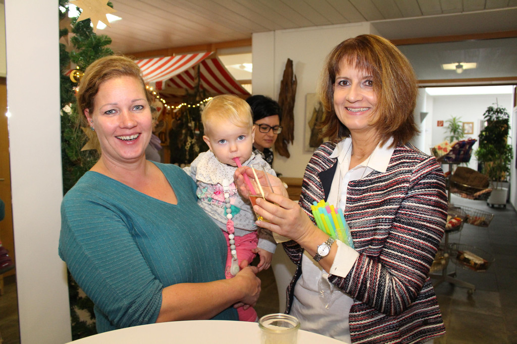 XIMG_5588 Belinda und Rosa Jordan mit Magda Giesinger.JPG