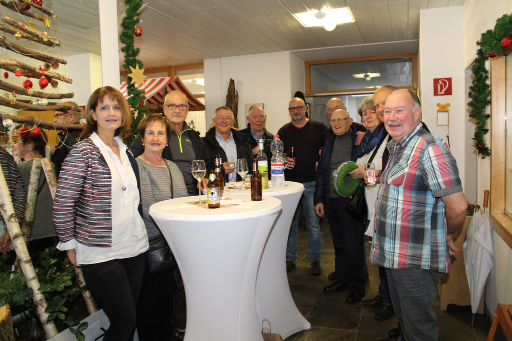 XIMG_5617 Sp__ltaburger Versammlung auf dem Adventsmarkt.JPG