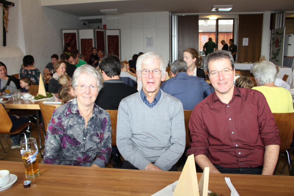 IMG_5695 Agathe und Kunibert Tiefenthaler mit Rainer Hartmann.JPG