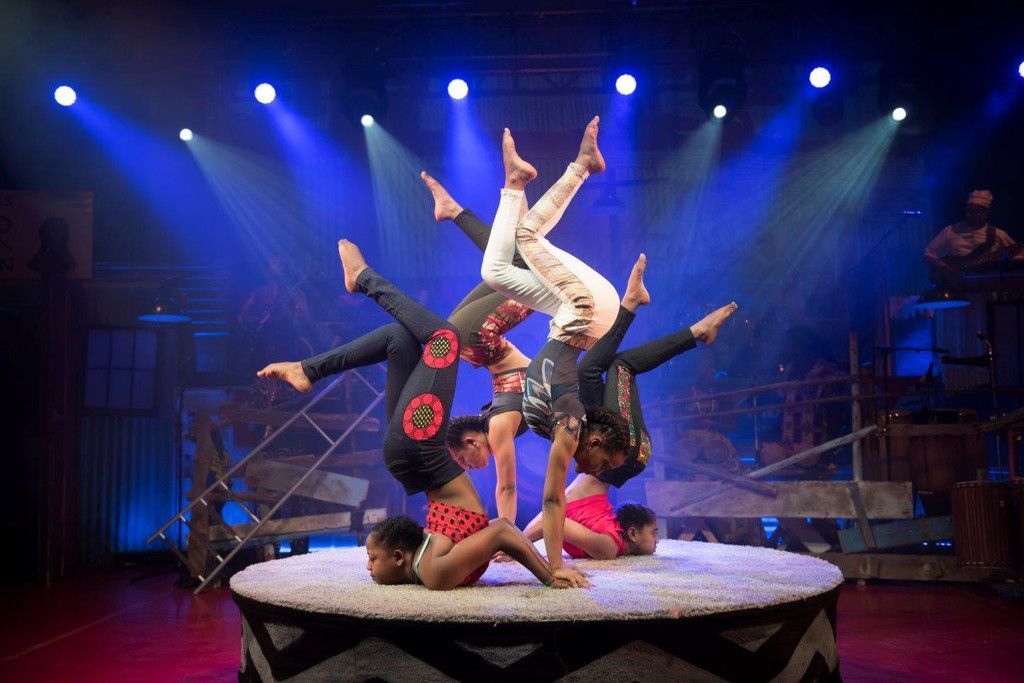 contortion-girls-css-sajak-csven-sebastian-sajak.jpg