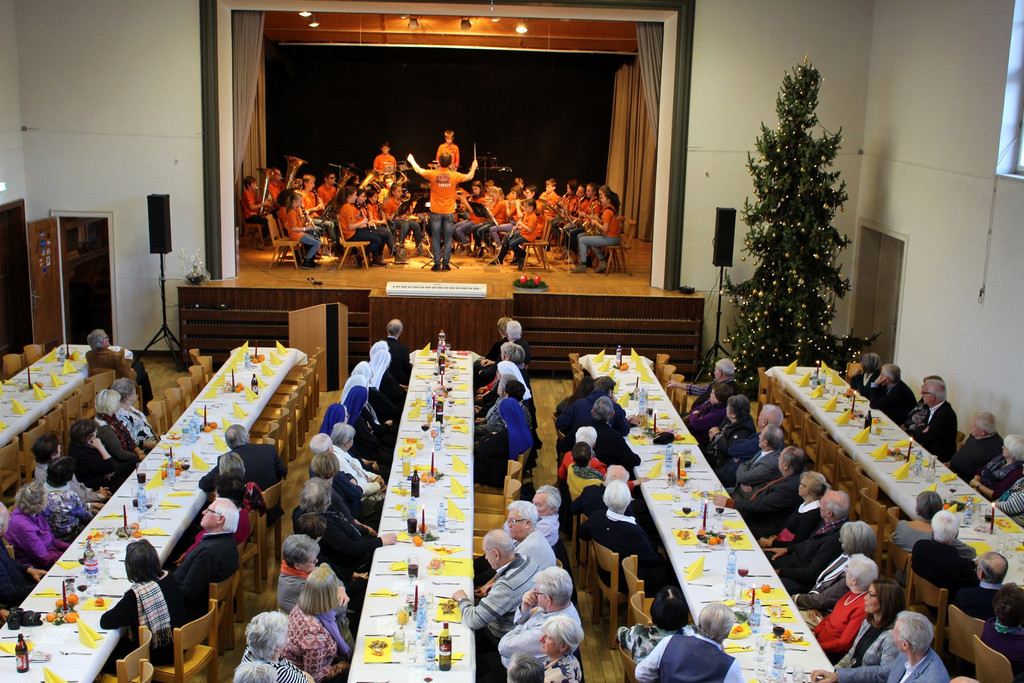 Senioren ADVENTFEIER C JUNGMUSIK 14-12-2019 _8_.JPG