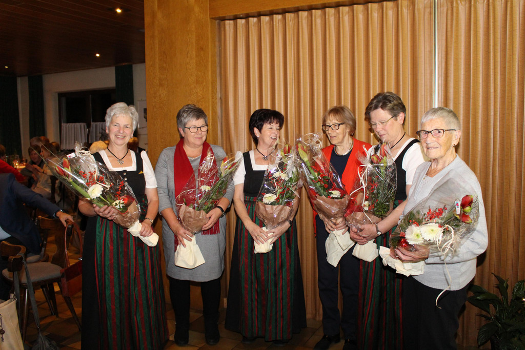 IMG_6516 Helene Tiefenthaler Ilse Mock Hildegard M__hr Edith Welte Elfriede Ganahl und Agata Erath.JPG