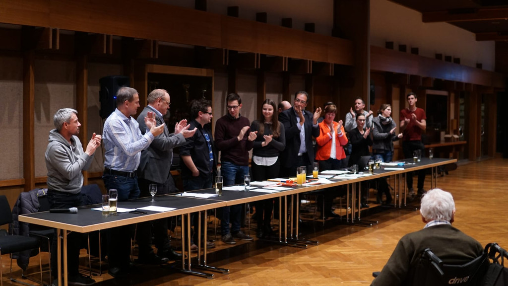Standing Ovations f__r Mathias Schmidt be der JHV.jpg