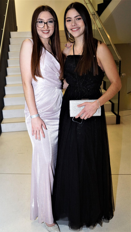 Ewelina Baldauf und Elena Immler aus der 5dA.jpg