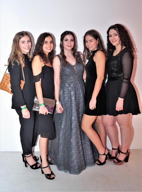 Valentina Kleiner_ Anna Niederer_ Cristina Markota_ Elisa Kleiner und Laetizia Mastrangelo.jpg