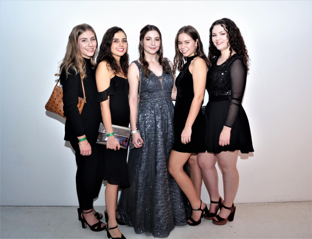Valentina Kleiner_ Anna Niederer_ Cristina Markota_ Elisa Kleiner und Laetizia Mastrangelo_jpg 2.jpg