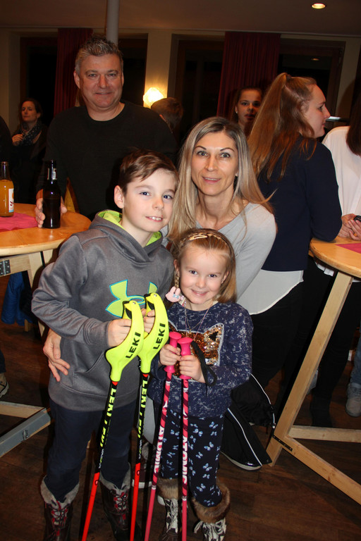 Alex_ Viktoria und Mama Eva.jpg