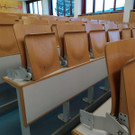Neue Stühle im Hörsaal