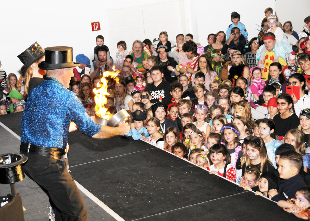 Kinderball 2020 Magic Paul 658.jpg