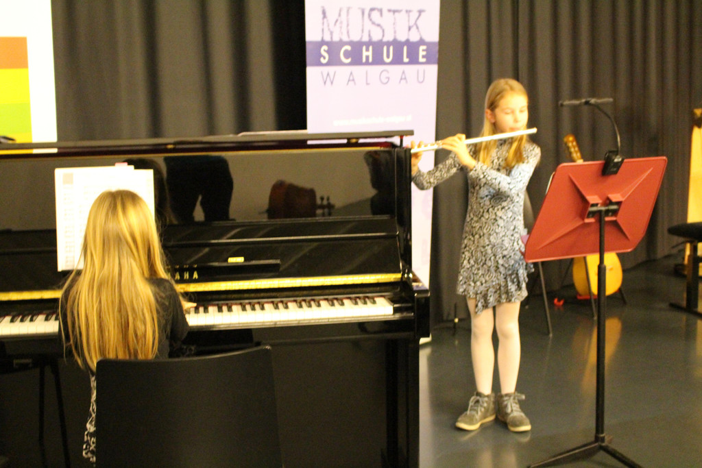 IMG_7411 Lisa-Maria Gei__ler Querfl__te und Annika Gei__ler Klavier.JPG