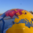 03 - Weltkugel Inselboot Valentinstag _c_ Aquacon.jpg