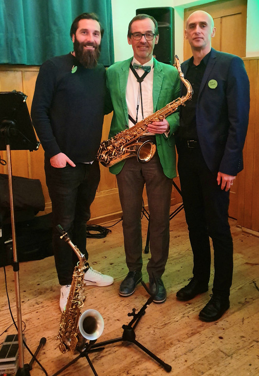 v_l_n_r_ Gr__nen-Mitglied Sasa Maretic_ sein Schwiegervater Christoph Hinteregger _sax2go_ und B__rgermeisterkandidat Paul S.jpg